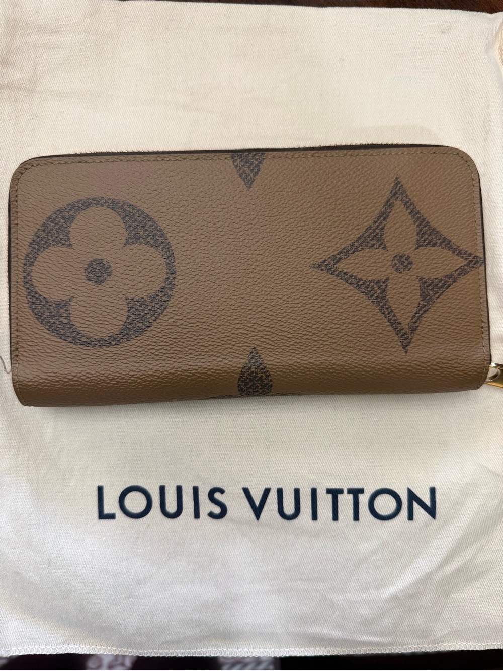 Louis Vuitton Reversed Giant Monogram Zippy Wallet